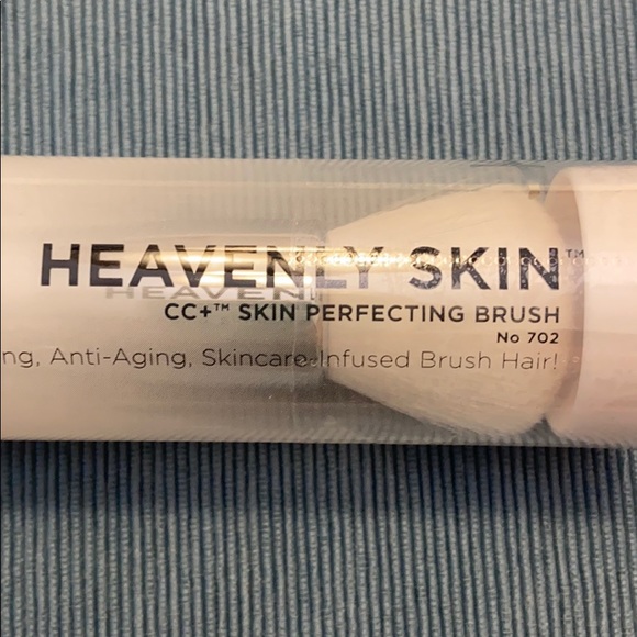 CC+ Skin Perfecting Brush #702 - Picture 2 of 3